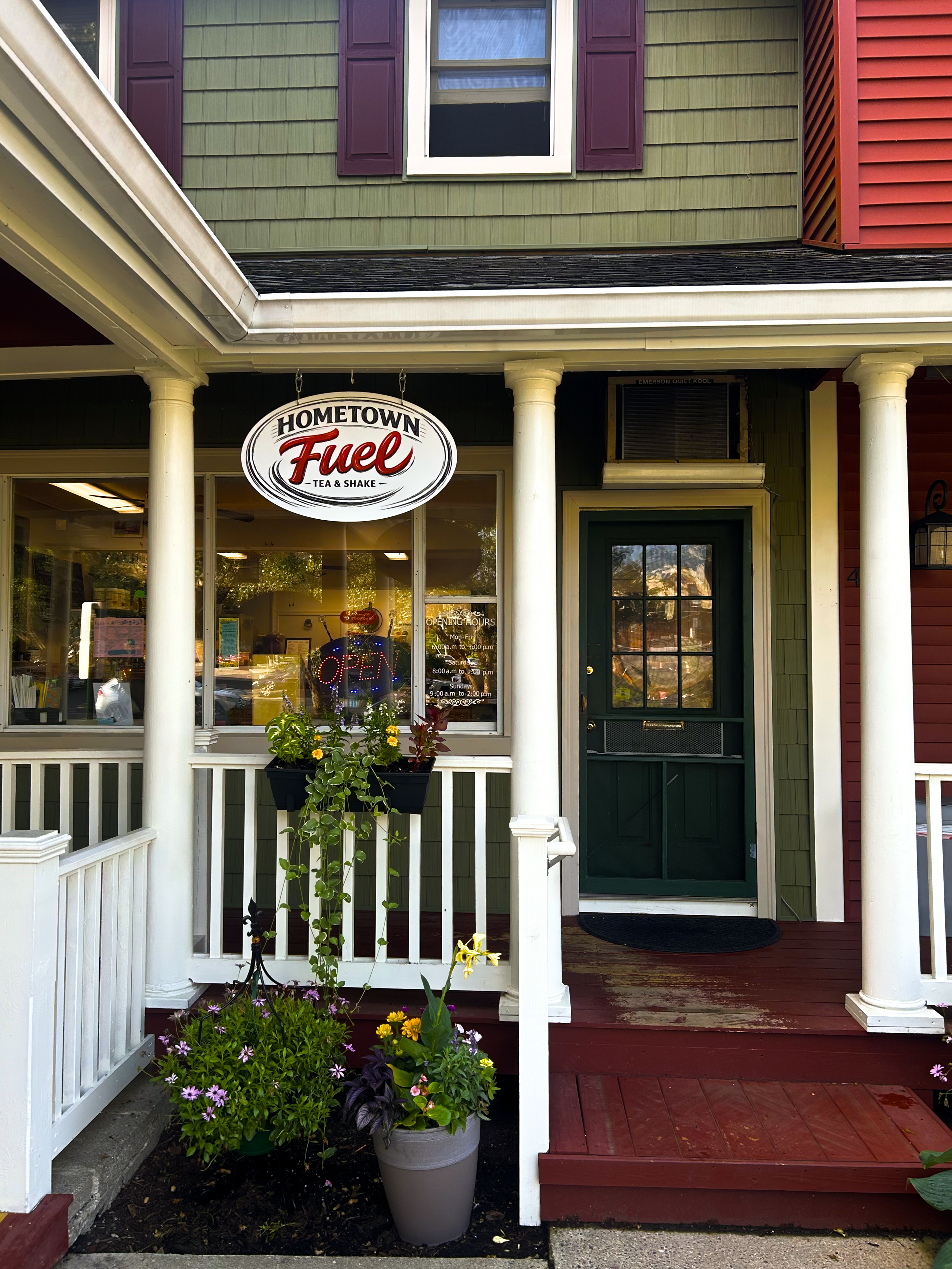 Exterior of Hometown Fuel at Maplewood Shops